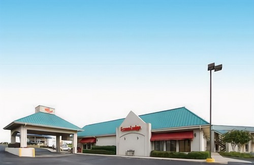 Homewood Hotel | Econo Lodge - Oxmoor