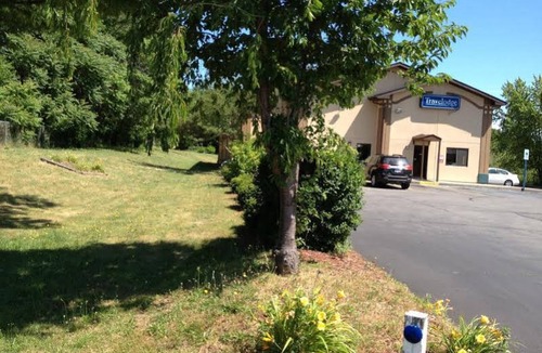 Muskegon Heights Hotel | Travelodge by Wyndham Muskegon