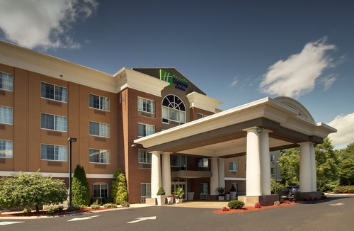 Middleborough Hotel | Holiday Inn Express Hotel & Suites Middleboro Raynham, an IHG Hotel