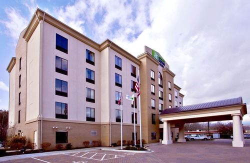 Oak Ridge Hotel | Holiday Inn Express & Suites Oak Ridge, an Ihg Hotel