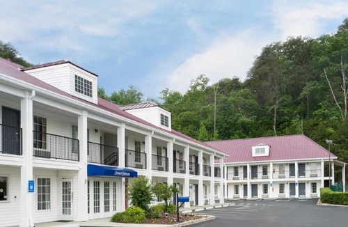 Dalton Hotel | Howard Johnson by Wyndham Dalton