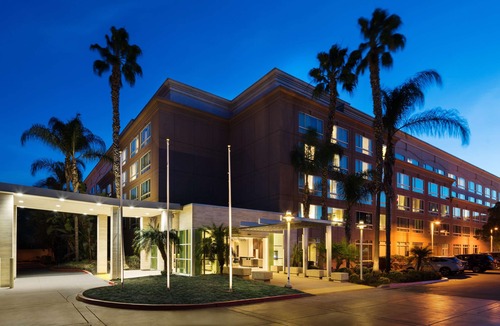 Carmel Valley Hotel | DoubleTree by Hilton San Diego - Del Mar