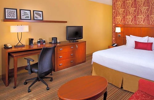 Highlands - Perkins Hotel | Courtyard by Marriott Baton Rouge Acadian Centre/LSU Area