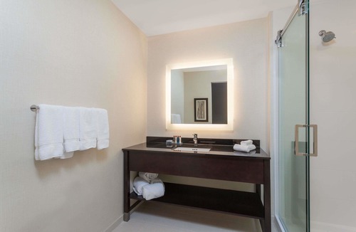 Altoona Hotel | Wingate by Wyndham Altoona Downtown/Medical Center