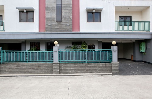Bandung Hotel | RedDoorz @ Buah Batu