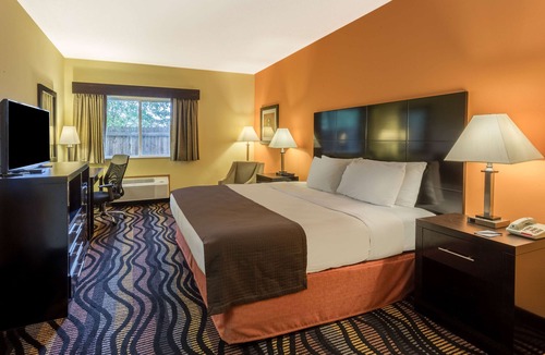 Streator Hotel | AmericInn by Wyndham Streator