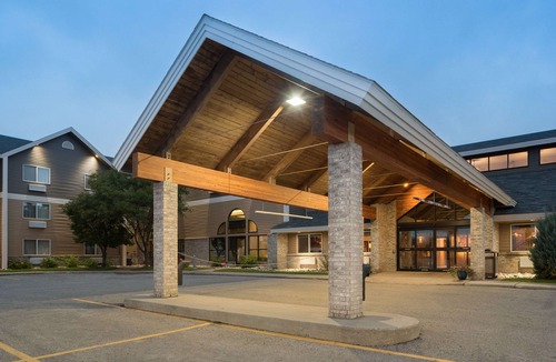 Valley City Hotel | AmericInn by Wyndham Valley City Conference Center