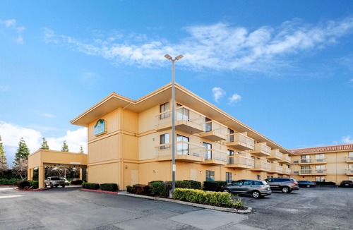 Hayward Hotel | La Quinta by Wyndham Oakland - Hayward