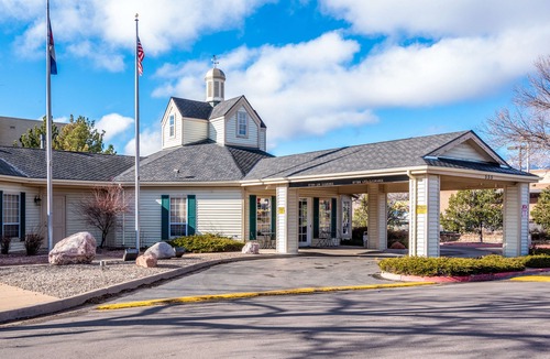 West Colorado Springs Hotel | Quality Inn & Suites Garden of The Gods
