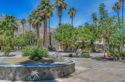 Little Tuscany Hotel | Days Inn by Wyndham Palm Springs