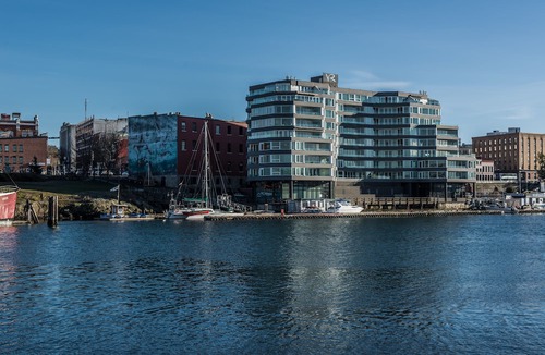 Inner Harbour Hotel | Victoria Regent Waterfront Hotel & Suites