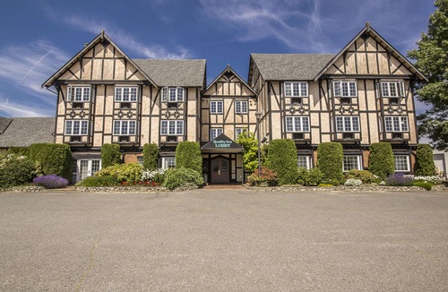 Saanichton Hotel | Quality Inn Waddling Dog