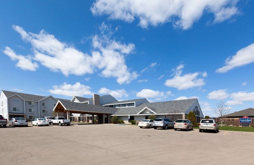 Valley City Hotel | AmericInn by Wyndham Valley City Conference Center