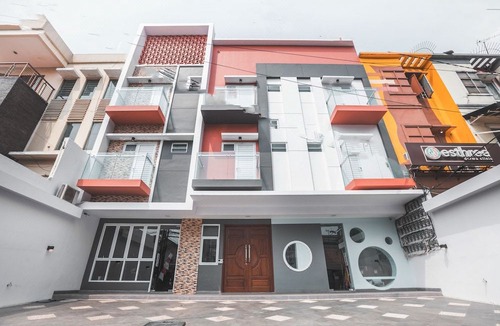 Tanjung Duren Utara Hotel | OYO 1487 Residence Khoe