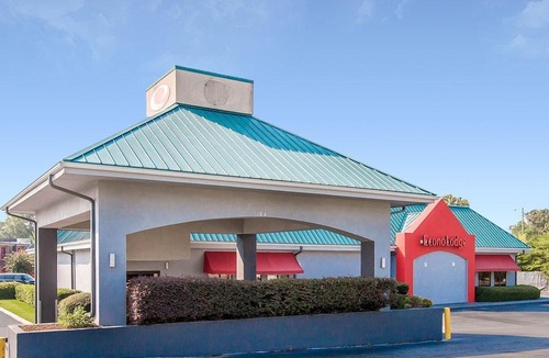 Homewood Hotel | Econo Lodge - Oxmoor