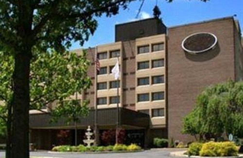 Halfway Hotel | Ramada Plaza by Wyndham Hagerstown