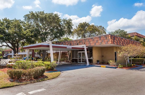 Arlington Park Hotel | Baymont by Wyndham Sarasota