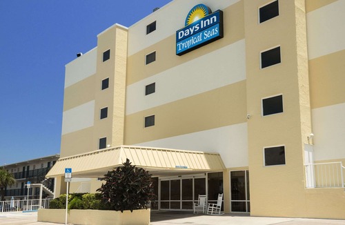 Van Valzah Hotel | Days Inn by Wyndham Daytona Oceanfront