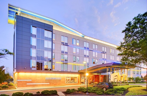 Primos Secane Hotel | Aloft Philadelphia Airport