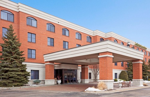 Madison Hotel | La Quinta by Wyndham Madison American Center