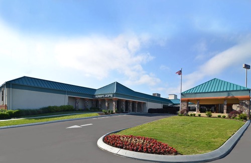 East Ridge Hotel | Best Western Plus Arbour Inn and Suites