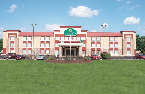 O'Fallon Hotel | La Quinta Inn & Suites by Wyndham O'Fallon, IL - St. Louis