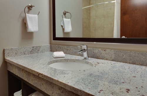 South Hills Hotel | Drury Inn & Suites Pittsburgh Airport Settlers Ridge