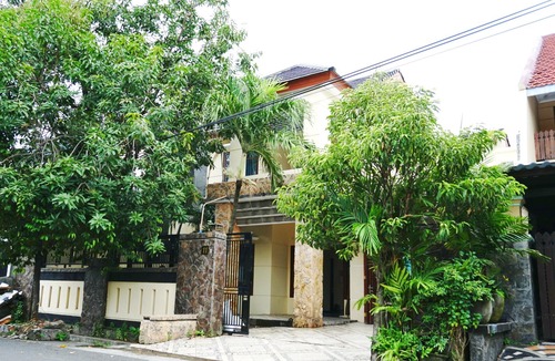 Gubeng Hotel | Green Surabaya Homey