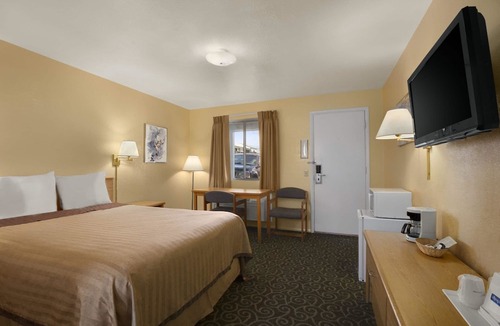 Wenatchee Hotel | Travelodge by Wyndham Wenatchee
