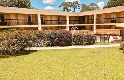 Statesboro Hotel | Quality Inn and Suites