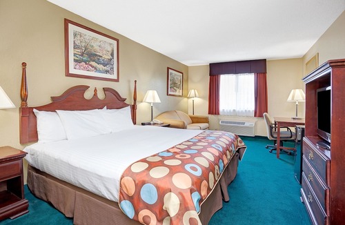 Monroe Hotel | Baymont by Wyndham Monroe