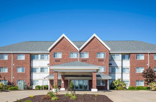 Dubuque Hotel | MainStay Suites Dubuque at Hwy 20