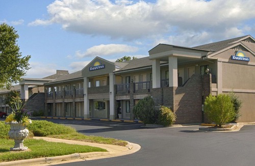 Northwest Raleigh Hotel | Days Inn by Wyndham Raleigh Glenwood-Crabtree
