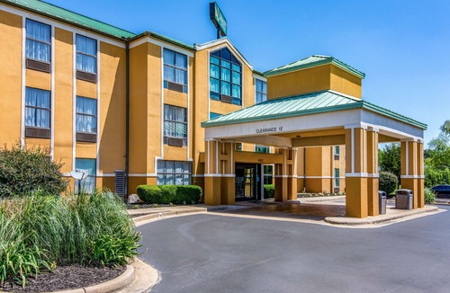 Maumelle Hotel | Quality Suites Maumelle - Little Rock NW