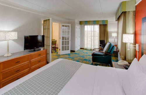 Moon Township Hotel | La Quinta Inn by Wyndham Pittsburgh Airport