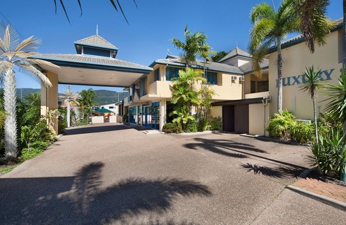 Earlville Hotel | Cairns Southside International