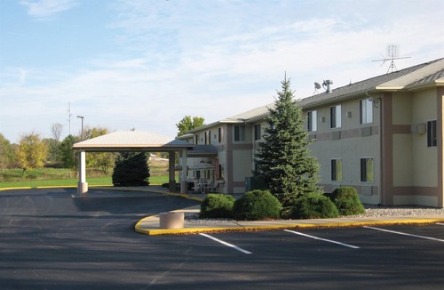 Charlotte Hotel | Americas Best Value Inn Charlotte, MI