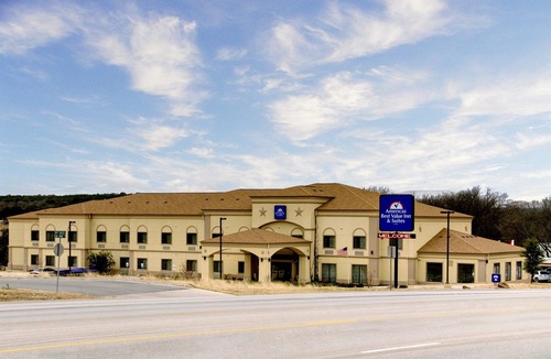 Glen Rose Hotel | Quality Inn & Suites - Glen Rose