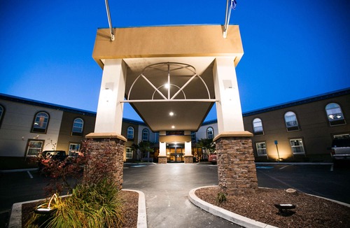 Elizabethtown Hotel | SureStay Plus Hotel by Best Western Elizabethtown Hershey