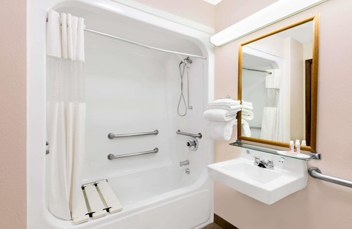 Zanesville Hotel | Baymont by Wyndham Zanesville