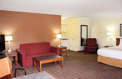 Lafayette Hotel | La Quinta Inn by Wyndham Lafayette North