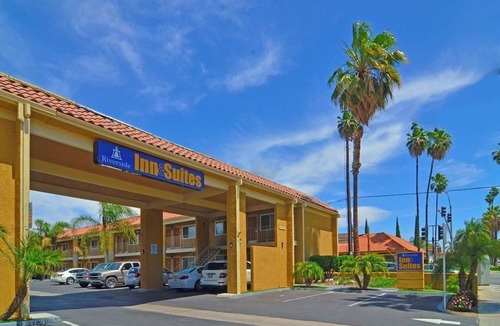 La Sierra Hotel | Riverside Inn & Suites