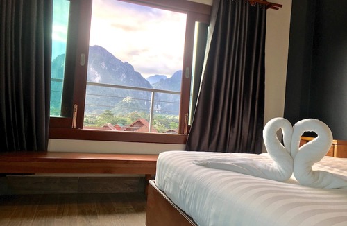 Vang Vieng Hotel | Faraway Suites