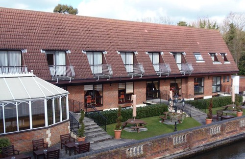 Frimley Green Hotel | Lakeside International Hotel