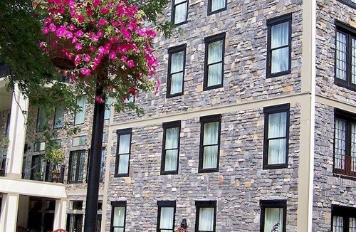 Lewiston Hotel | Niagara Crossing Hotel and Spa