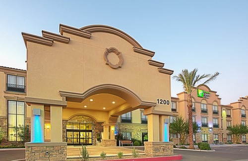 Florence Hotel | GreenTree Inn and Suites Florence, AZ