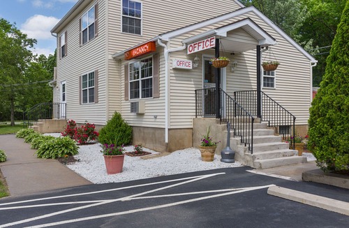 Milford Hotel | Rodeway Inn Milford - I-84