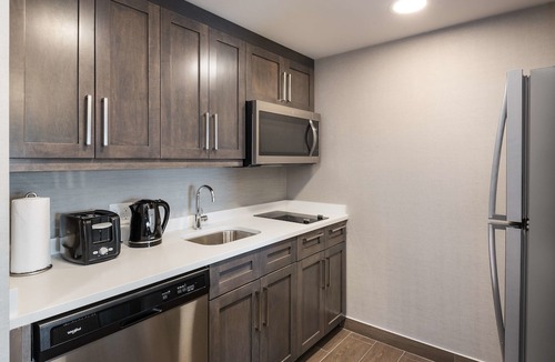 Ottawa Division Hotel | Homewood Suites by Hilton Ottawa Airport