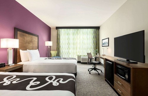 Burlington Hotel | La Quinta Inn & Suites by Wyndham Burlington