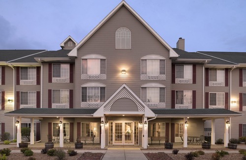 West Bend Hotel | Country Inn & Suites by Radisson, West Bend, WI